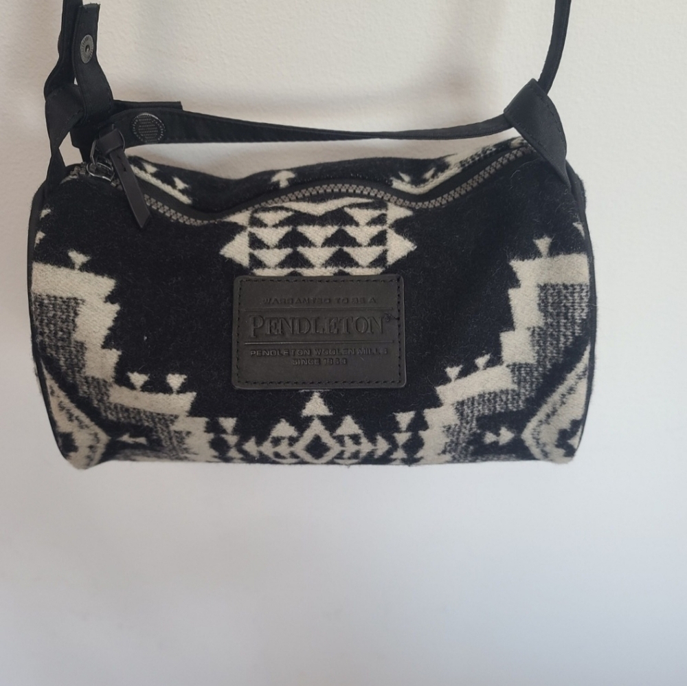 Pendelton Barrel Shoulder Bag